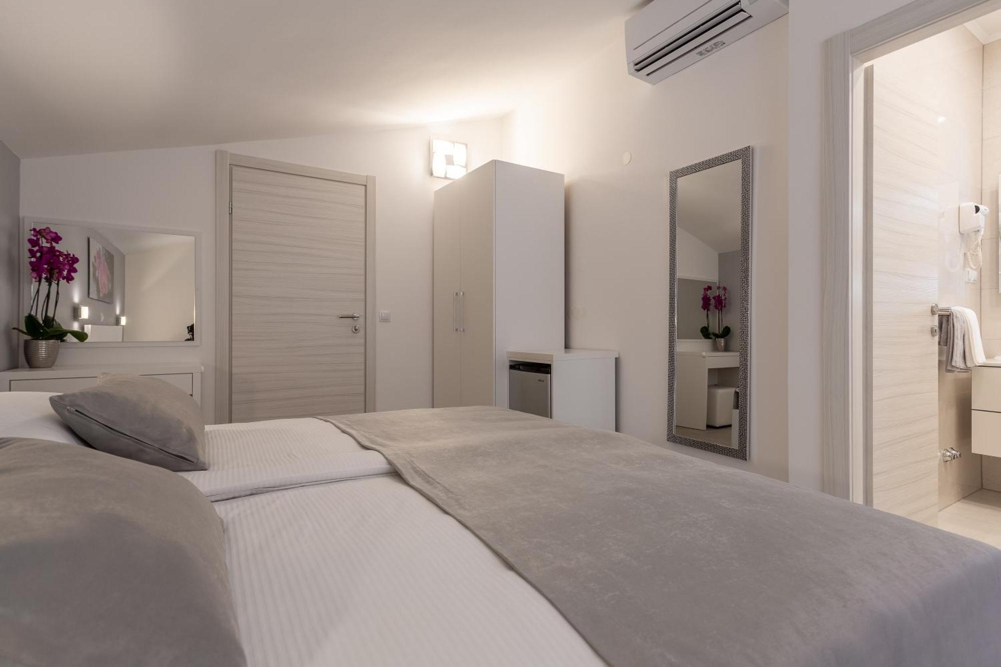 Stonehouse 2 Milna (Hvar)