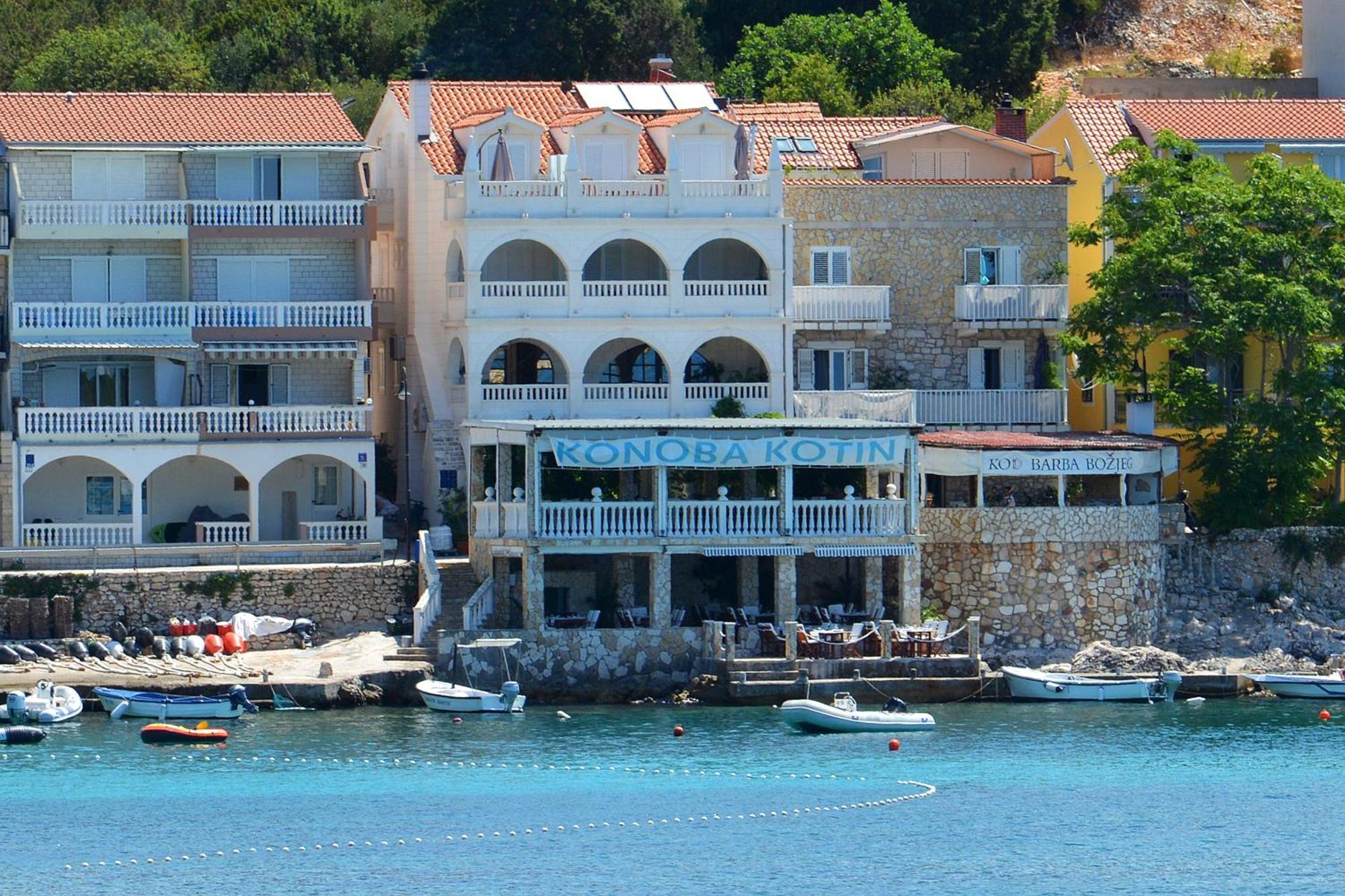 Stonehouse 2 Milna (Hvar)